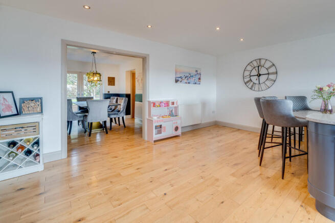 5 bed Detached for sale Image 10