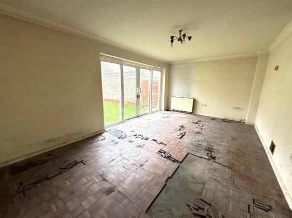SOUTH WOOTTON - Detached 3 Bedroom House for Renovation photo 4