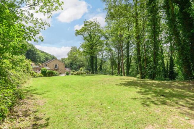 5 bed Detached for sale Image 4