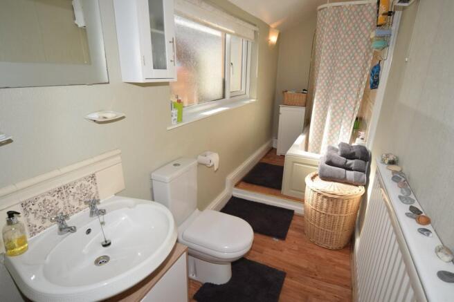 GROUND FLOOR BATH...
