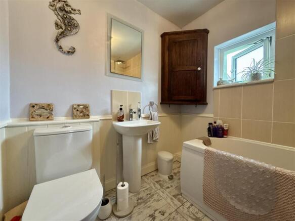 Bathroom.JPG