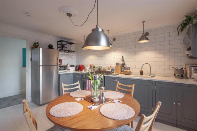 5, 21 Pittville Lawn Kitchen 2.jpg