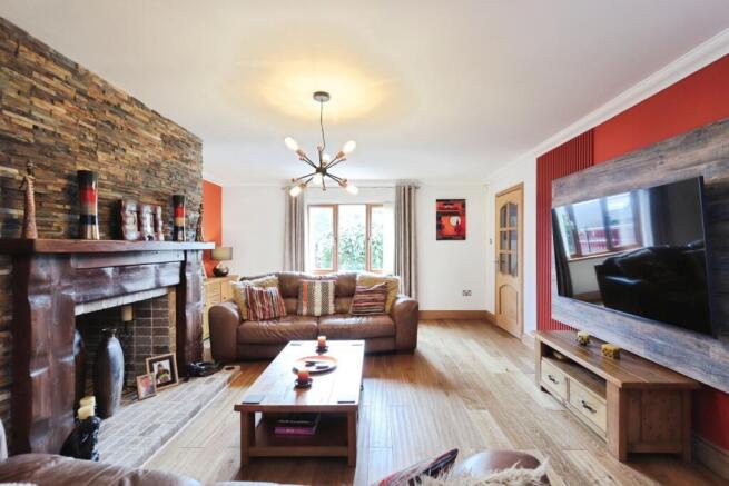 5 bed Detached for sale Image 5