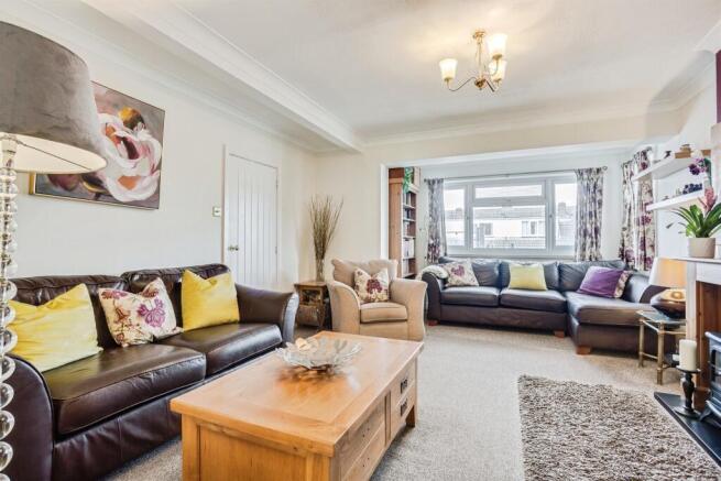 5 bed Detached for sale Image 8