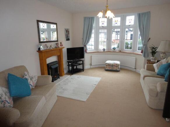 lounge/dining room