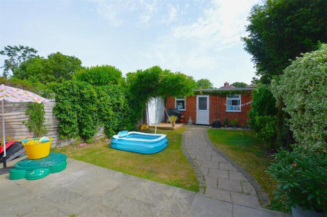 164 Argyle Avenue garden.JPG
