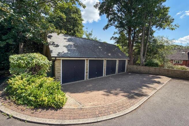 2 bed Flat for sale Image 4