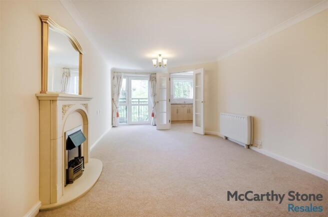 8687069-interior02.jpg