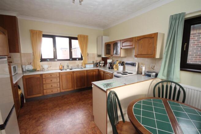 Open Plan Kitchen & 