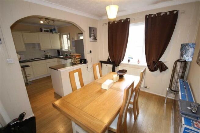 Kitchen/Dining Room: