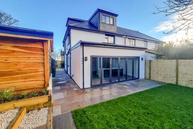 4 bed Semi-Detached for sale Image 5