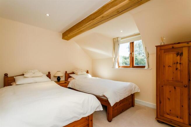 8305879-interior12.JPG