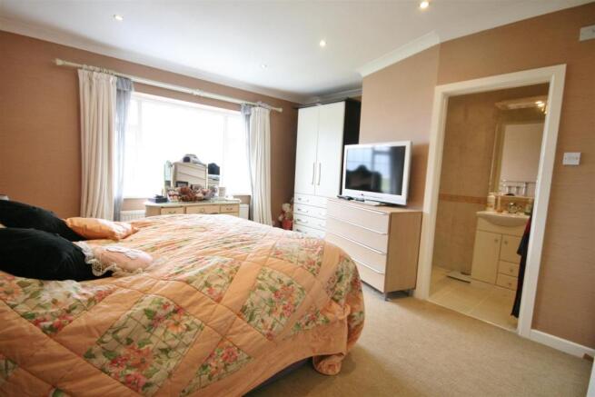 MASTER BEDROOM SUITE