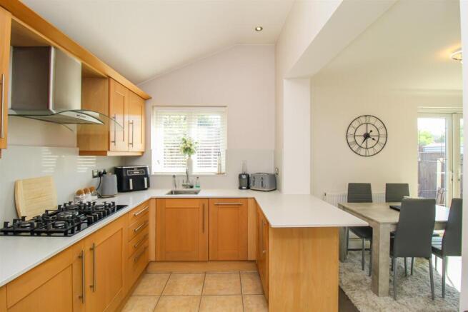 2 bed House for sale Image 4