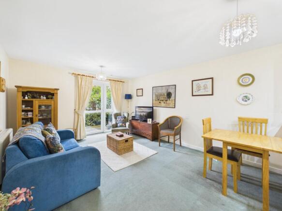Lounge/Dining Area