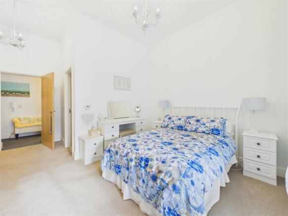 2 bed Apartment for sale Image 12