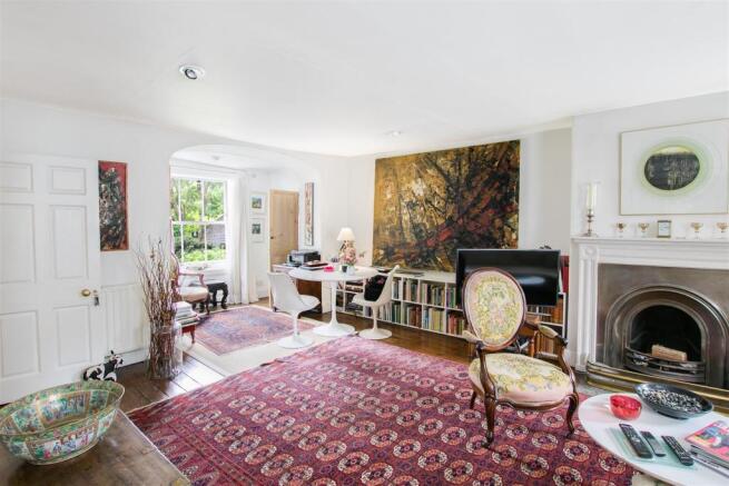 5_Newington_living1.jpg
