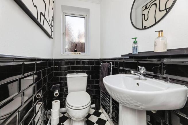 3 bed Detached for sale Image 10