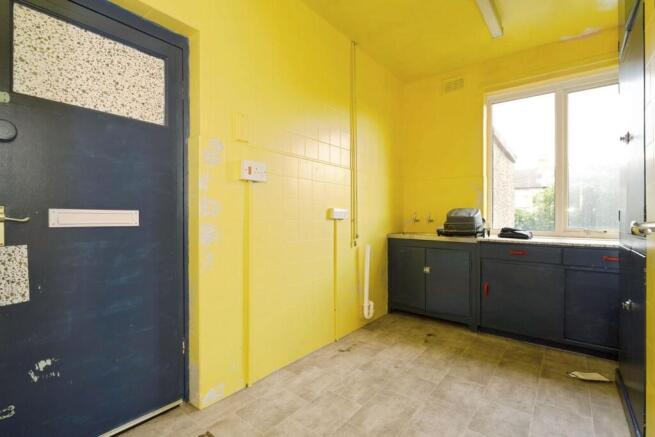 3 bed Semi-Detached for sale Image 6