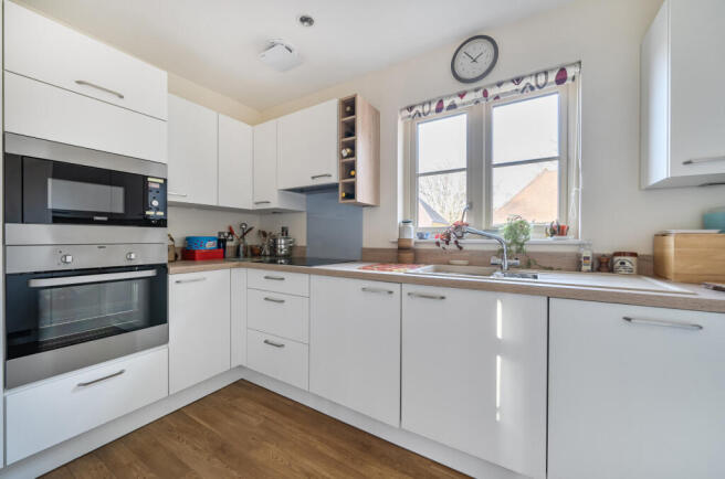 1395869-7-695d2c5...