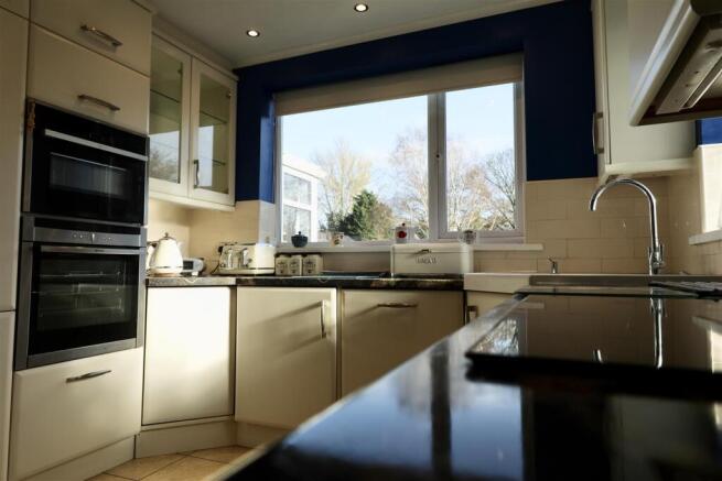 2 bed Detached Bungalow for sale Image 12