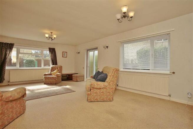 SITTING/DINING ROOM