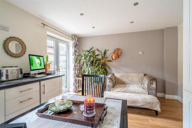 4 bed Semi-Detached for sale Image 5