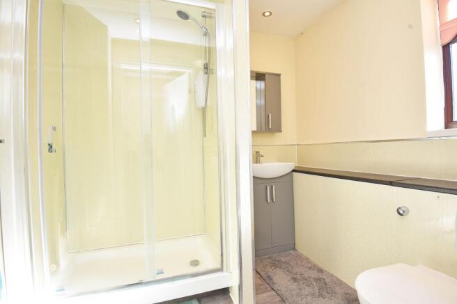 2 bed Flat for sale Image 6
