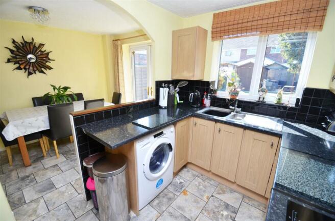 KITCHEN/ DINING ROOM