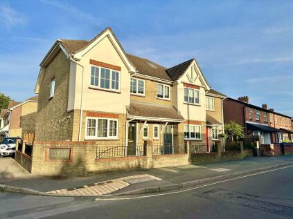 Clifton Gardens, Frimley Green