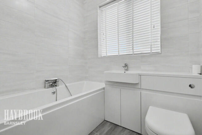 3 bed Terraced for sale Image 9