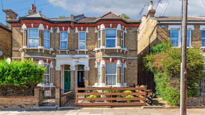 Flat 2, 10 Whitestile Road, Brentford, TW8 9NJ