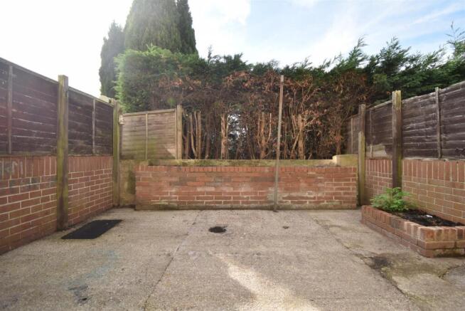 3 bed Terraced to rent Image 11