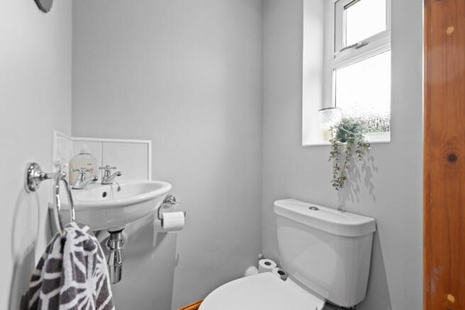 4 bed Semi-Detached for sale Image 11