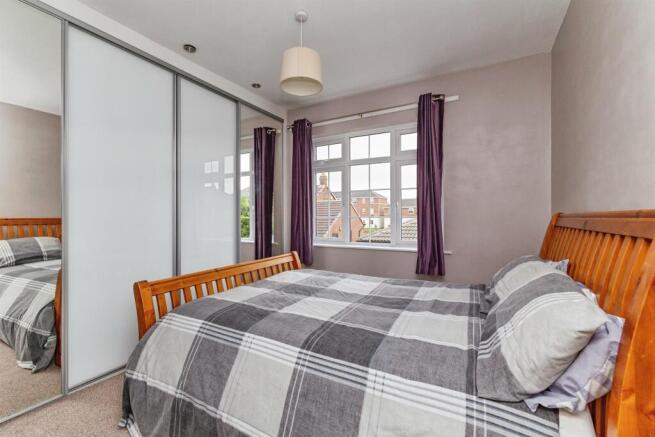 3 bed Terraced for sale Image 9