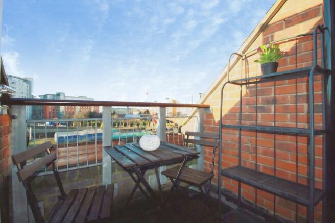 3 bed Flat to rent Image 6