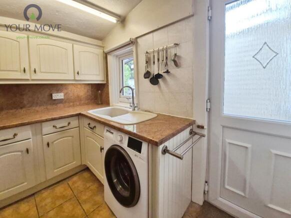 3 bed Semi-Detached to rent Image 8