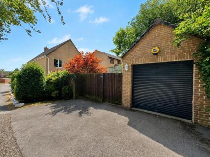 Manor Avenue, Cam, Dursley