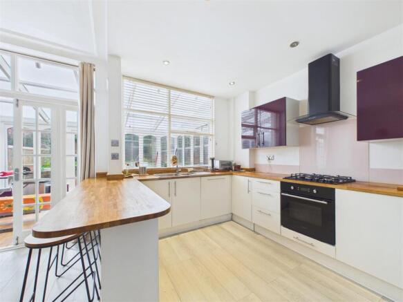 5 bed Terraced for sale Image 6