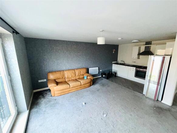 2 bed Flat for sale Image 5