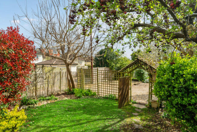 1433081-5-69c3c4d...