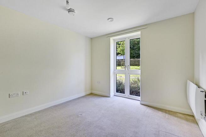 2 bed Retirement Property to rent Image 5