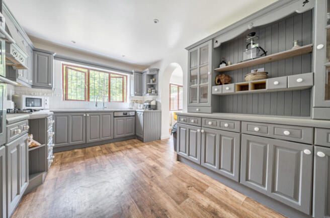 1339811-53-689c8c...