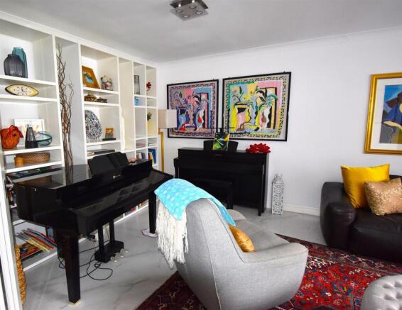 Photo 8