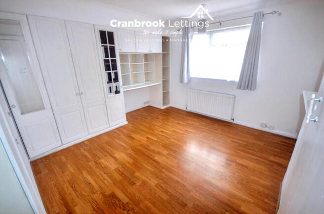4 bed semi-detached house to rent Gaysham Avenue,