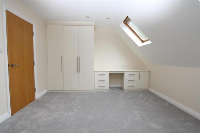 2 bed Town House to rent Image 5