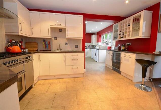 KITCHEN / DINING ARE