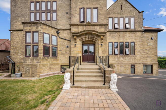 8 bed Detached for sale Image 5