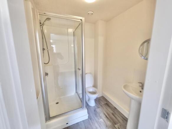 2 bed Apartment to rent Image 8