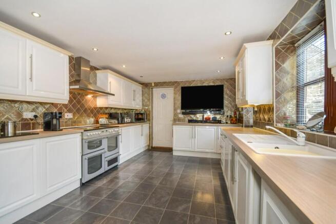 4 bed Detached for sale Image 6